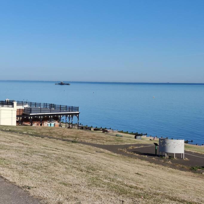 خليج هيرن Escape To The Coast In A Luxurious Private Apartment المظهر الخارجي الصورة