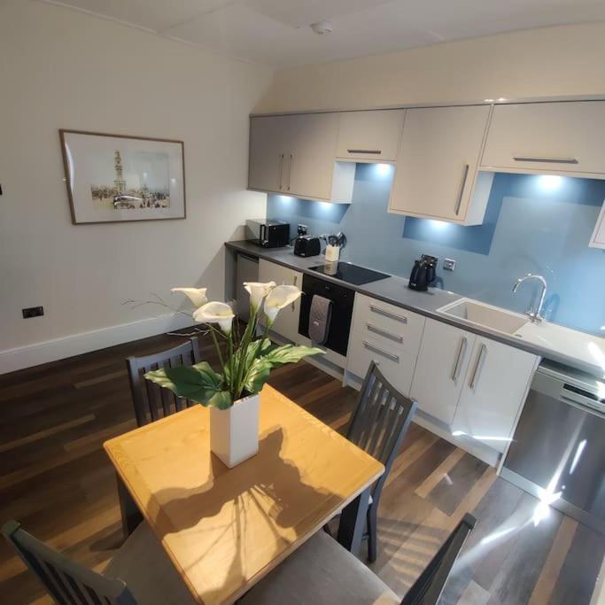 خليج هيرن Escape To The Coast In A Luxurious Private Apartment المظهر الخارجي الصورة